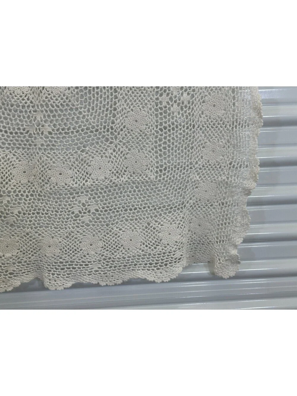 Vintage Crochet Tablecloth Topper Floral Pattern Cream White Scallop Edge 34x37